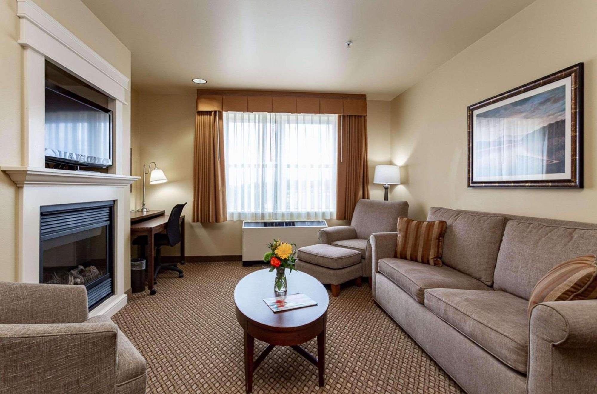 Premium King Suite Whirlpool Non-Smoking,1623661034:JPEG